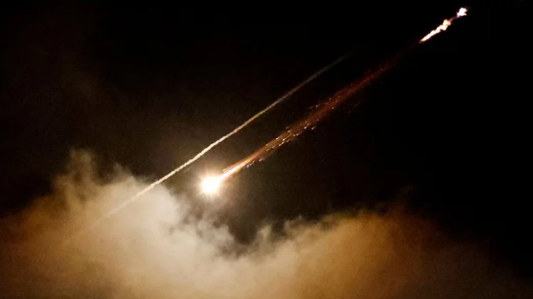 তেল আবিবের আকাশে ইরান থেকে ছোড়া নতুন ক্ষেপণাস্ত্র